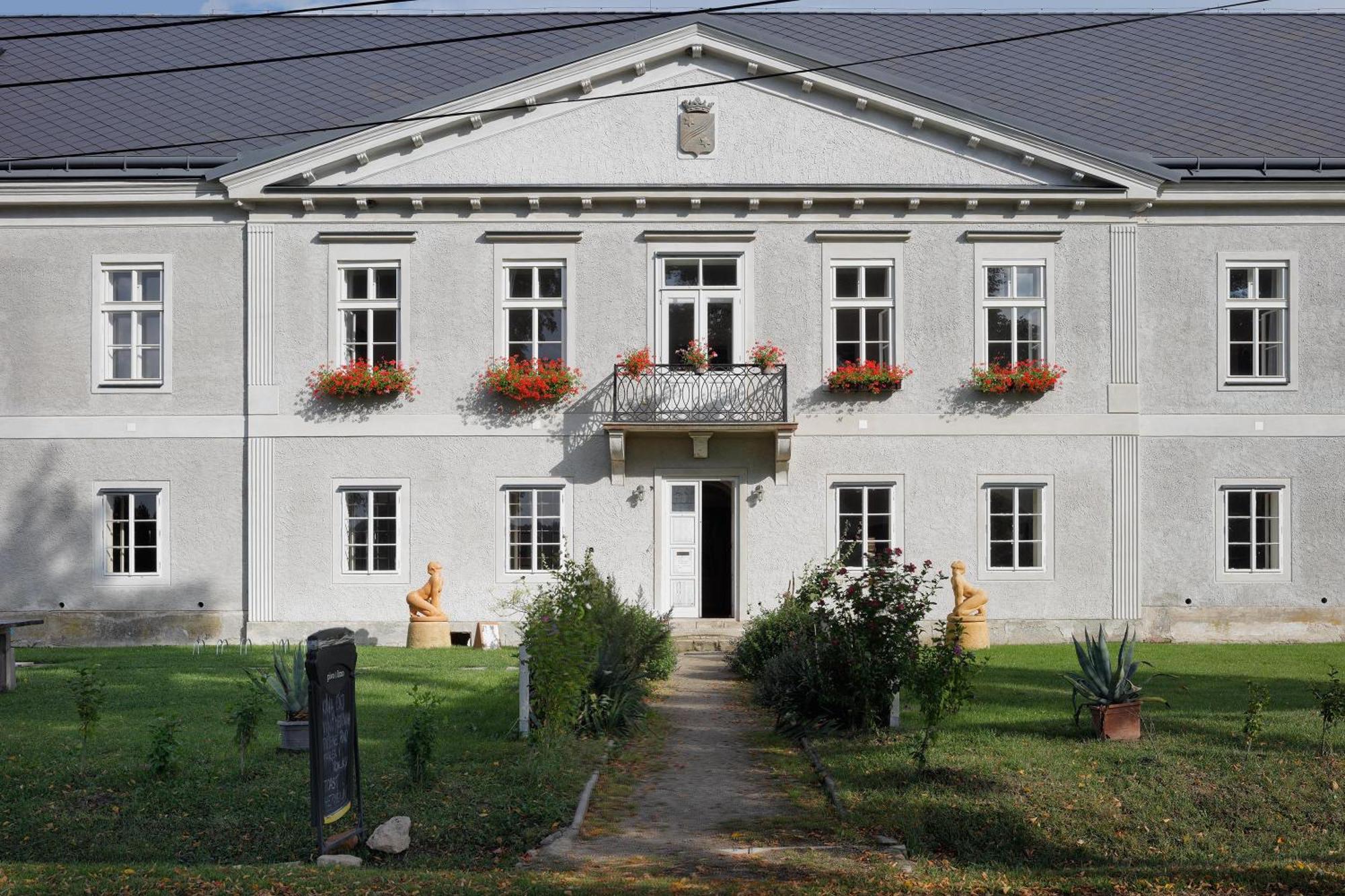 Zamek Dobrohor Aparthotel Екстериор снимка